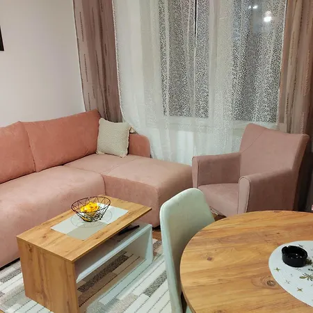 Apartment Lara S *